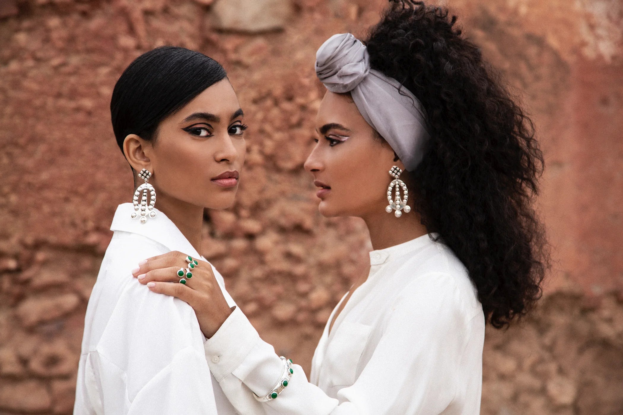 Yelli Jewels Earring Ring Bracelet Silver Two Beautiful Women Desert
