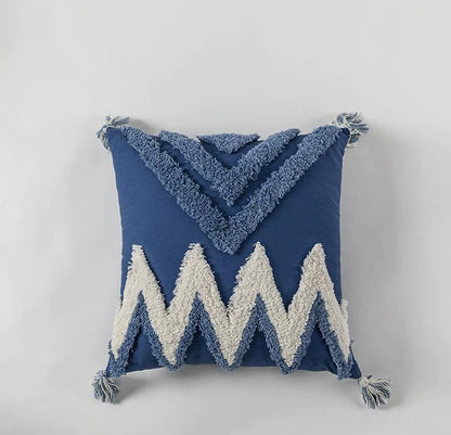 Artisanal Craftsmanship: Each pillow is handcrafted with precision and care, showcasing the artistry and skill of Berber artisans. Fusion betwen the berber spirit and the the scandinavian touch!