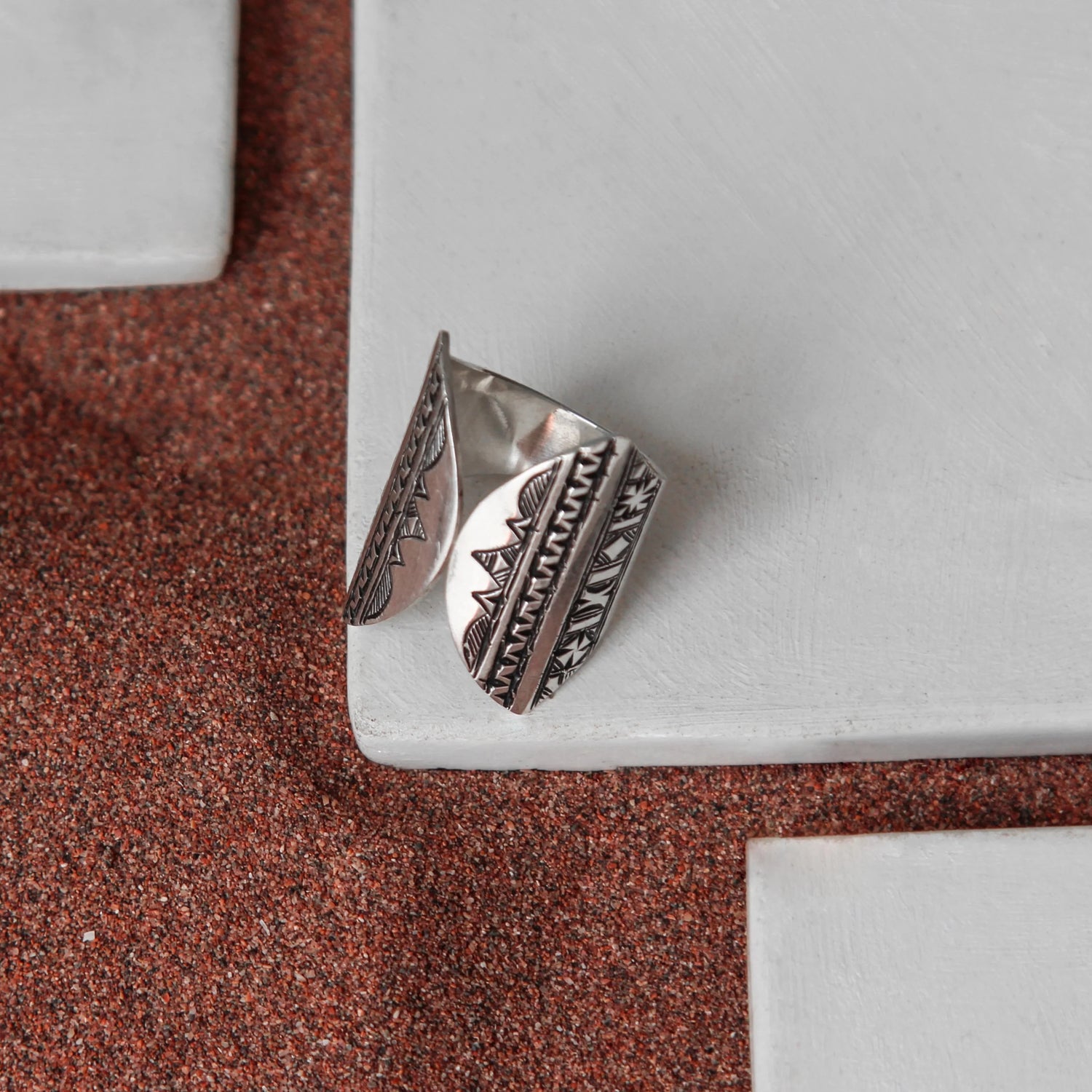 Artistic expression: The handmade Amazigh Grey Window Ring by Jelli Jewels brand is a beautiful display of artistic expression, reflecting the creativity and craftsmanship of Amazigh jewelry traditions.