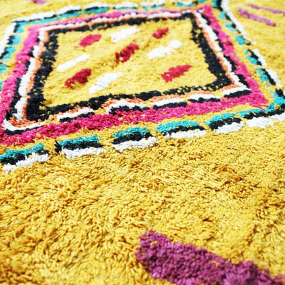 Artistic Expression: Embrace the artistic expression of Berber culture, as this beautiful cotton rug becomes a canvas of traditional patterns and stunning hues.